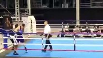 Un coup de tête grossièrement simulé lors d'un combat de boxe en France