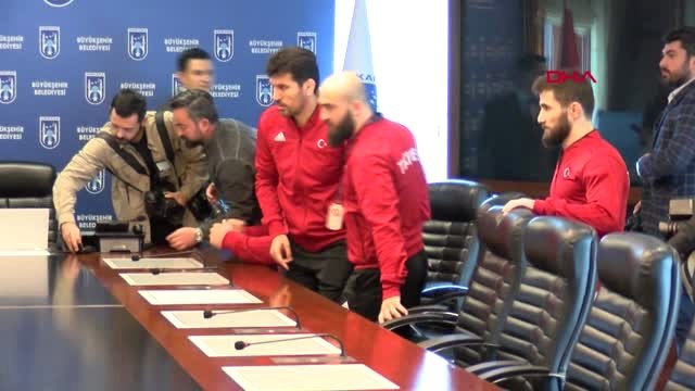 Spor Şampiyon Güreşciler Ankara Büyükşehir Belediye Başkanı Mansur Yavaş'ı Ziyaret Etti