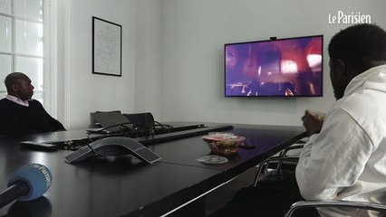 Ils regardent GOT au bureau à la pause déjeuner