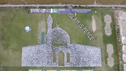 Pakistanis form human mosque to pay tribute to Christchurch victims