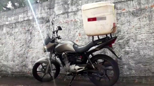 PRF apreende moto com cigarros na BR-277