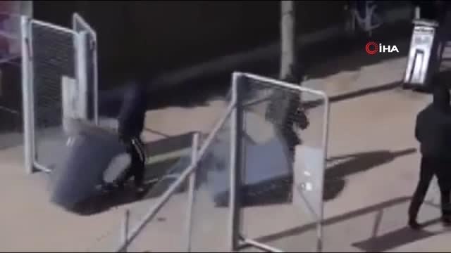 - Danimarka'da Aşırı Sağcı Siyasetçi Kur'an-ı Kerim'i Yaktı