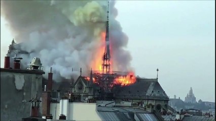 Impressionnant incendie à la cathédrale Notre Dame de Paris