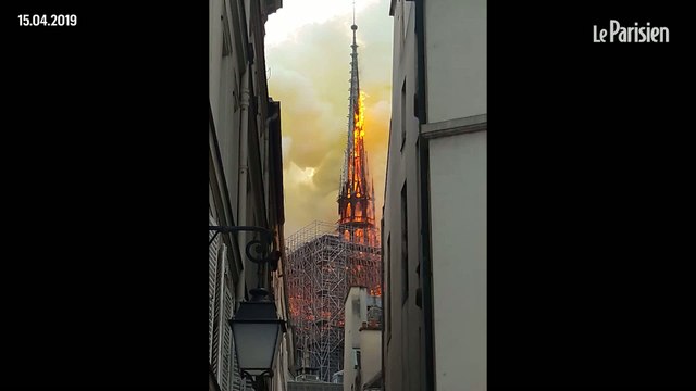 Notre-Dame de Paris en feu : le moment où la flèche s'écroule
