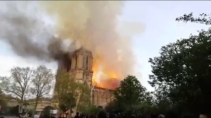 Notre Dame Katedrali'nde Yangın Çıktı (4)