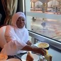 Aby Ndour et sa soeur Ngoné s'offrent un petit-déjeuner royal à la Mecque