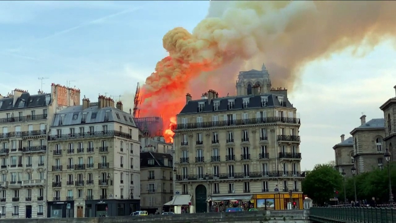 Vídeo mostra queda da torre