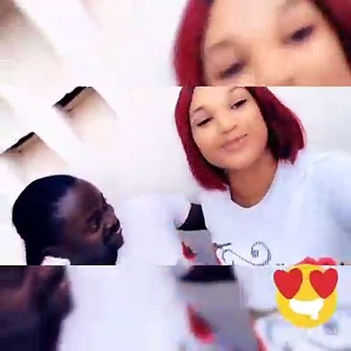 Eva et Pi chantent ensemble en amoureux