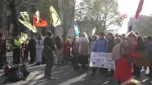 - Londra'da Çevrecilerden İklim Değişikliği Protestosu