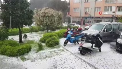 İzmir'e Kar Gibi Dolu Yağdı...vatandaşlar "Doludan Adam" Yaptı