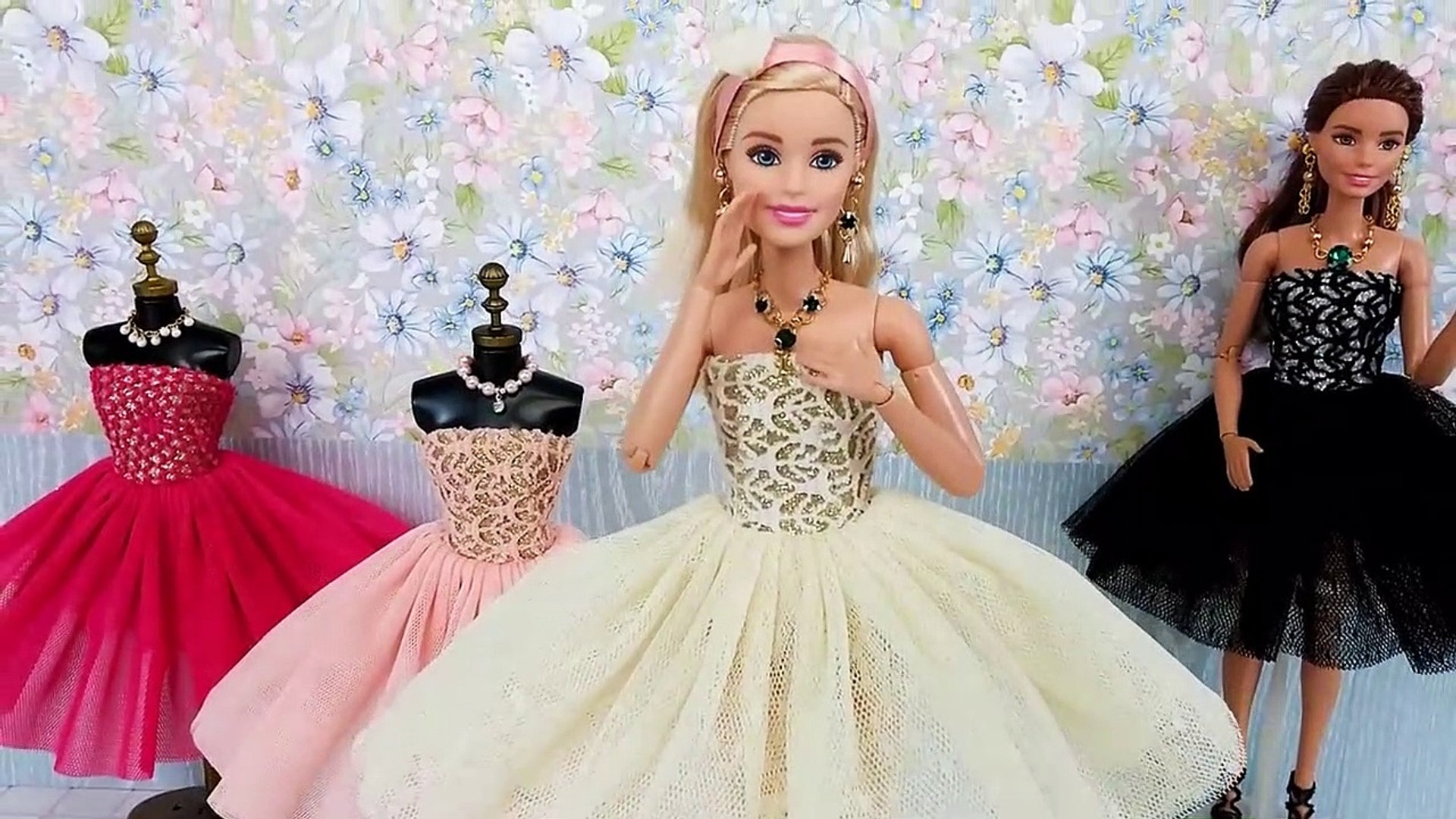 Boneca Barbie Anna Elsa Frozen Novelinha compra roupas moda loja Jogos de  vestir Portugues - Vidéo Dailymotion