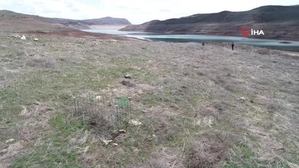 Baraj Kurudu Mezarlar Ortaya Çıktı