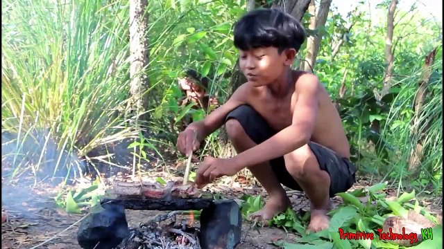 La Technologie Primitive - Manger de délicieuses - Génial cuire le porc vache sur un rocher
