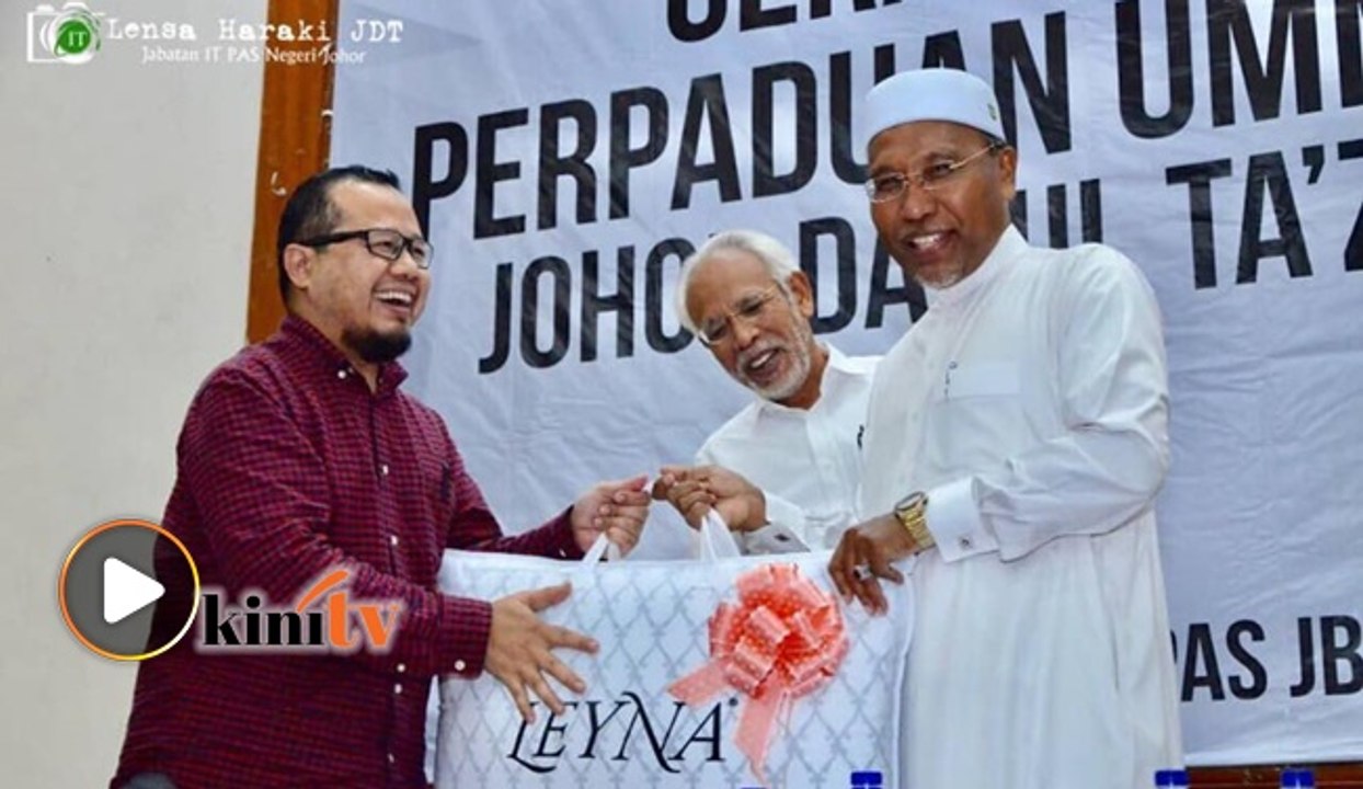 Idris Ahmad dapat hadiah bantal lepas ceramah