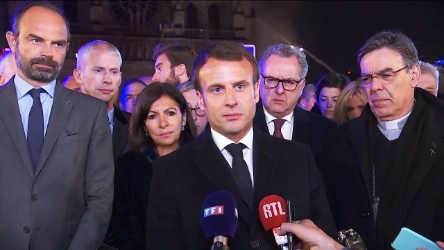 Regardez Emmanuel Macron très ému hier soir: je vous le dis très solennellement: cette cathédrale nous la rebâtirons, tous ensemble