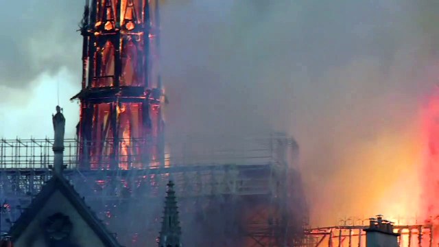 La cathédrale Notre-Dame de Paris ravagée par le feu