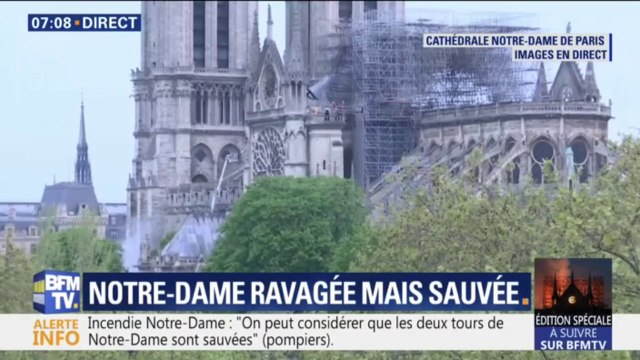 C'est comme s'il avez plu des cendres. Notre journaliste a pu accéder au parvis de Notre-Dame et nous livre son ressenti