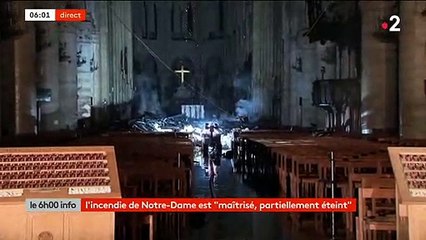 Télécharger la video: Notre Dame de Paris - Regardez les premières images tournées à l'intérieur de la Cathédrale qui montrent les dégâts