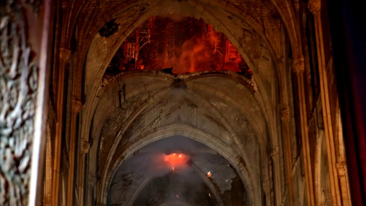 Incendie à Notre-Dame: les premières images de l'intérieur de la cathédrale