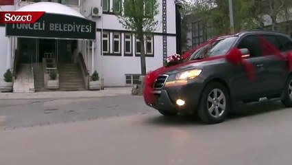 "Seçilirsem belediyenin makam aracını gelin arabası yapacağım" diyen komünist başkan sözünü tuttu