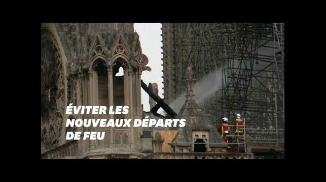 Notre-Dame encore arrosée par les pompiers au matin