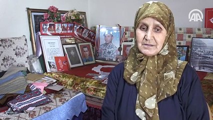 Şehit oğullarının hatırasını 23 yıldır odasında yaşatıyorlar