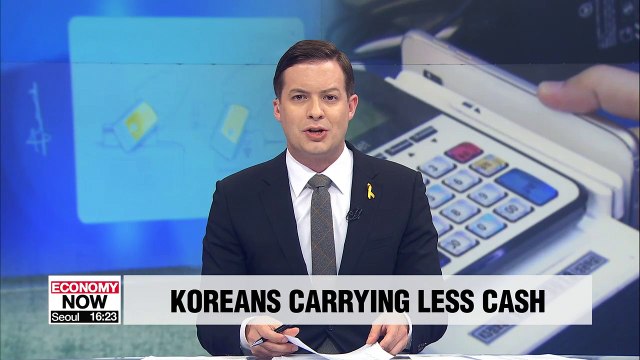 Amount of cash carried by Koreans down 33% in last three years: Survey