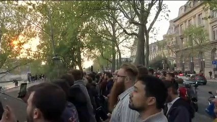 París llora la pérdida de Notre Dame a causa de las llamas