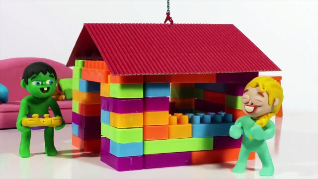 SUPERHERO BABIES HAVE FUN AT THE BEACH Spiderman, Hulk & Frozen Elsa Play Doh Cartoons For Kids