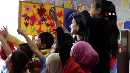 - Dua Lipa, Mülteci Kampını Ziyaret Etti