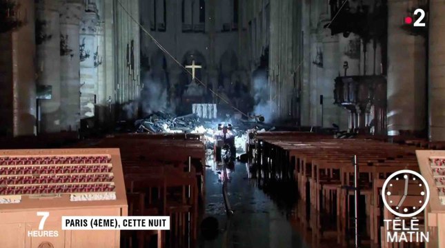 La cathédrale Notre-Dame de Paris ravagée par les flammes - ZAPPING ACTU DU 16/04/2019