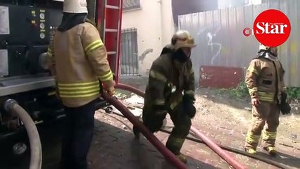 Beyoğlu’nda 3 katlı ahşap binada yangın