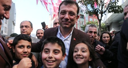 Ekrem İmamoğlu'na Yumruk Sıktıran Çocuk: Her Şey Güzel Olacak Abi