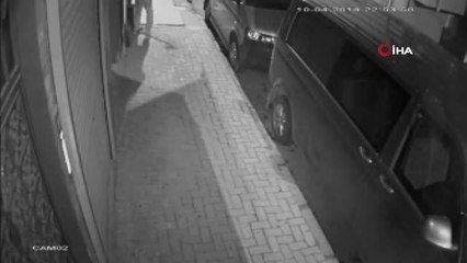 İstanbul'da Marketin Kasasını Soyan Hırsız Kamerada