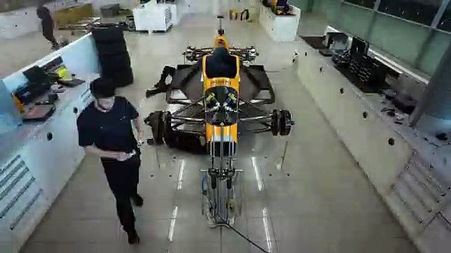 La construcción del McLaren de la Indy en menos de un minuto