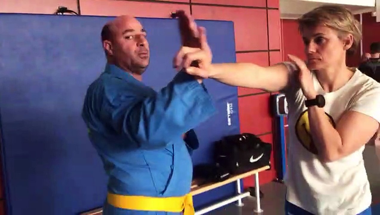 Certaines clés et mouvements de self defense sont revisités dans le vovinam
