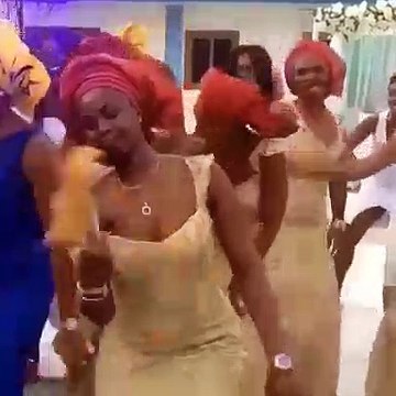 Quand les demoiselles d'honneurs mettent le feu au mariage. Hallucinant !