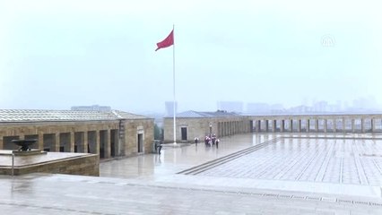 İzmir Büyükşehir Belediye Başkanı Soyer, Anıtkabir'i Ziyaret Etti