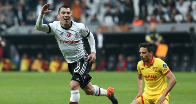 Gary Medel'in Eski Takım Arkadaşı Cristian Erbes, Şilili Oyuncunun Yeni Adresini Açıkladı!