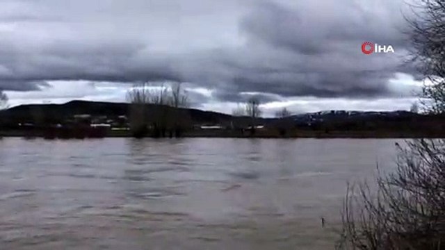 Aras Nehri'nde karların erimesi sonucu su seviyesi yükseldi