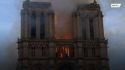 ノートルダム大聖堂で火災が発生