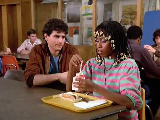 Square Pegs - E13 - Merry Pranksters