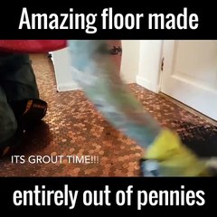 Le sol de son appartement est fait avec des pièces de monnaie : magnifique