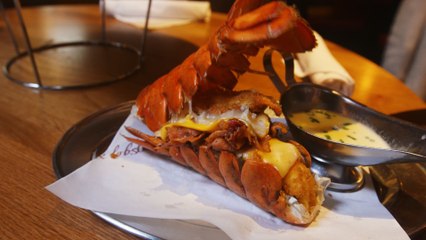 This Restaurant Uses Lobster Tails As Burger Buns