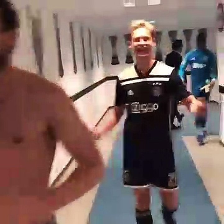 La joie des joueurs de l'Ajax dans les couloirs !