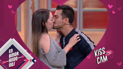 ¡Pau no se quedó con las ganas y LE DIO UN BESOTE a Óscar! | Enamorándonos