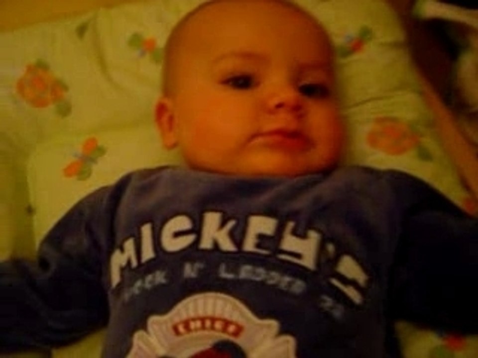 Jules fait les marionnettes