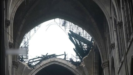 천장에 커다란 구멍이...노트르담 대성당 처참한 내부 공개 / YTN