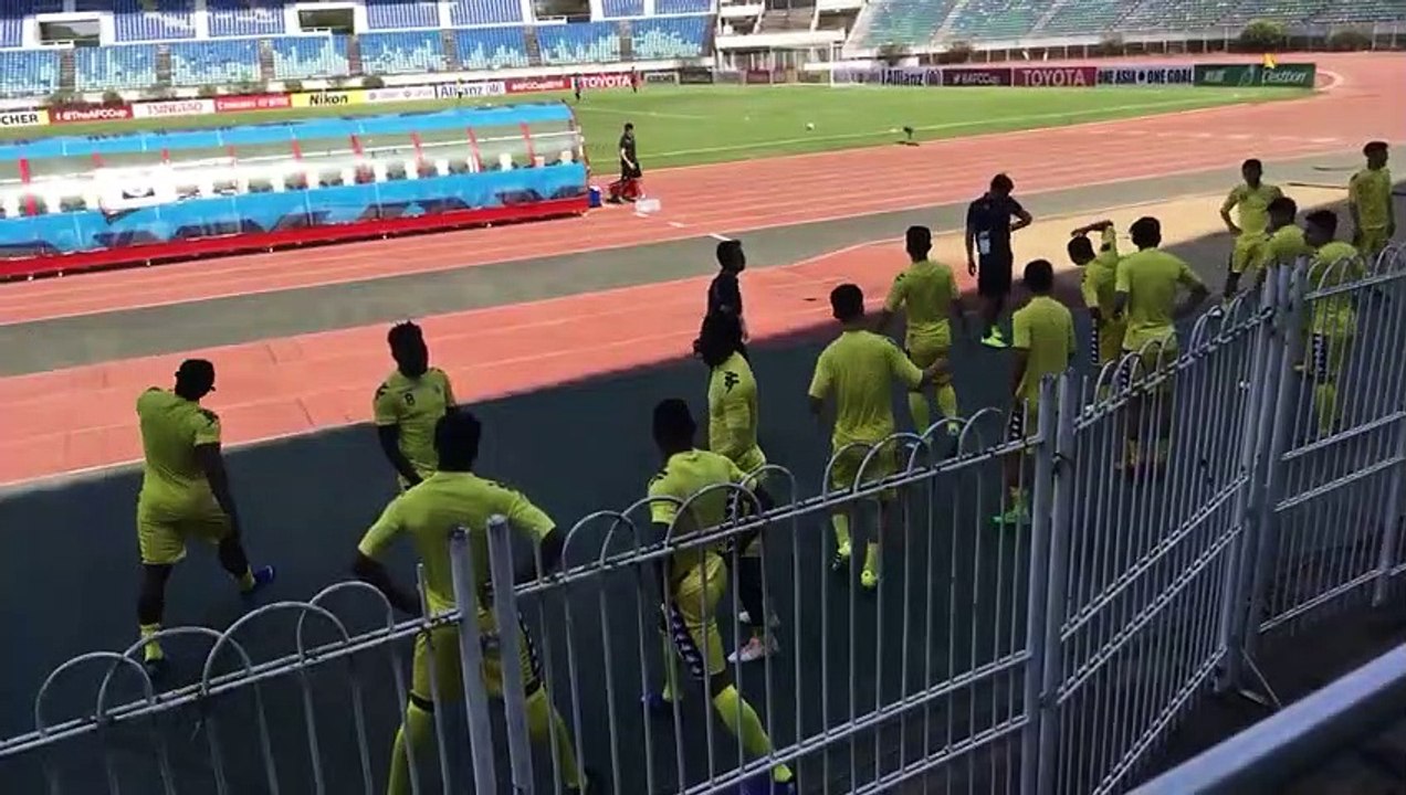 Trực tiếp: CLB Hà Nội khởi động trước trận đấu với Yangon dưới trời nóng 40 độ C