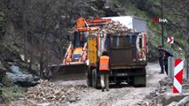 Tunceli'de Munzur çayı taştı, ulaşım kontrollü sağlandı